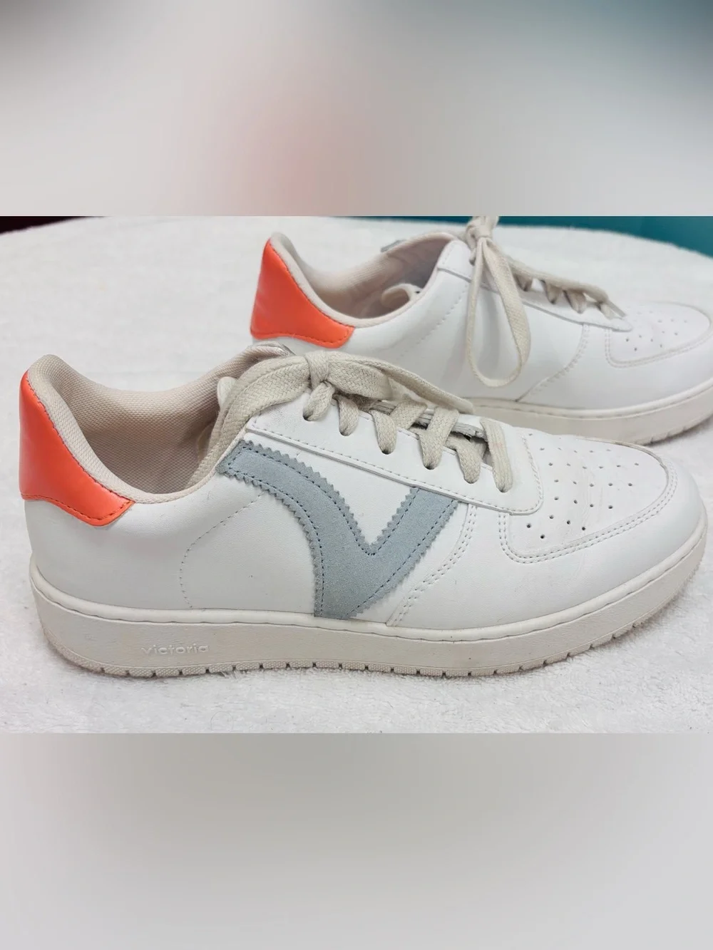 Almost Brand New Victoria Sneakers from Spain - size 40 EURO/ 9 USA - box 11